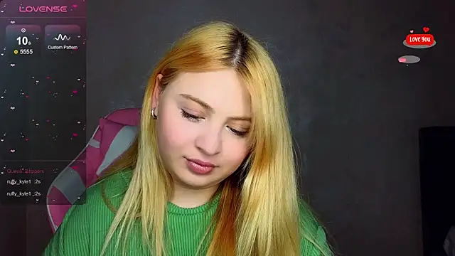 Snapshot of shy_blondiee chatting on March 2025 11:39:02 PM shy blondiee online show from March 2025 11:39:02 PM