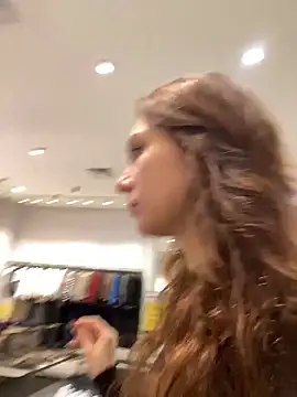 QuitieLia online show from December 2025 09:27:01 AM