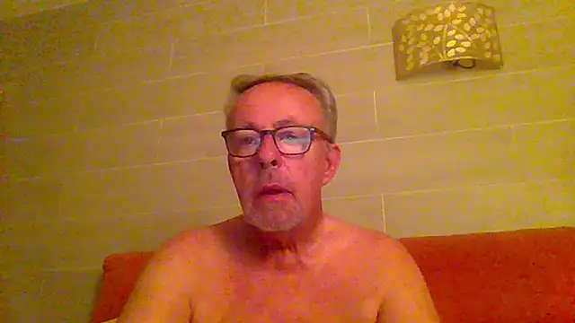 Snapshot of tuggy59 chatting on June 2026 03:37:02 AM tuggy59 online show from June 2026 03:37:02 AM