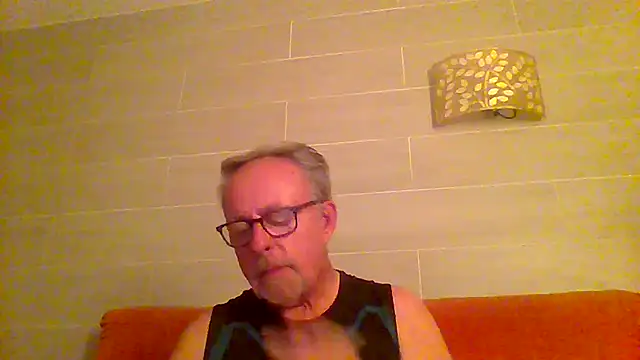 Snapshot of tuggy59 chatting on June 2026 04:36:02 AM tuggy59 online show from June 2026 04:36:02 AM