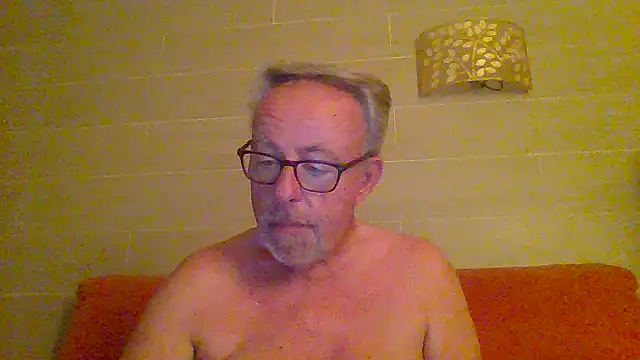 Snapshot of tuggy59 chatting on June 2026 04:33:01 AM tuggy59 online show from June 2026 04:33:01 AM