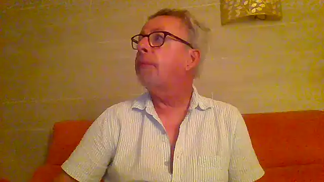 Snapshot of tuggy59 chatting on July 2026 04:41:01 AM tuggy59 online show from July 2026 04:41:01 AM