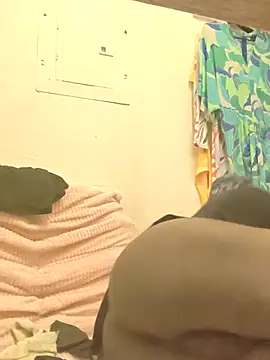 Snapshot of icyMike43 chatting on February 2026 02:11:01 AM icyMike43 online show from February 2026 02:11:01 AM