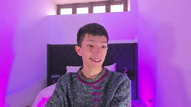 DereckCooperr online show from January 2025 07:02:02 PM