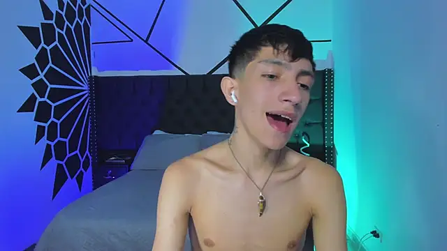 DereckCooperr online show from March 2025 11:03:02 PM