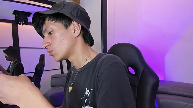 DereckCooperr online show from September 2025 09:08:02 PM