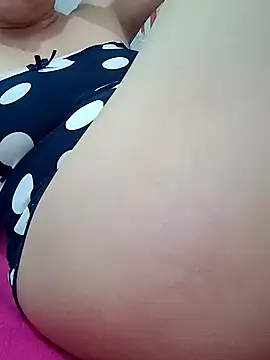 Snapshot of _Bella_Candy_ chatting on December 2024 11:40:02 PM Bella Candy online show from December 2024 11:40:02 PM