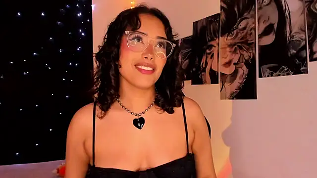 Snapshot of willow_poisson chatting on December 2024 06:43:02 PM willow poisson online show from December 2024 06:43:02 PM