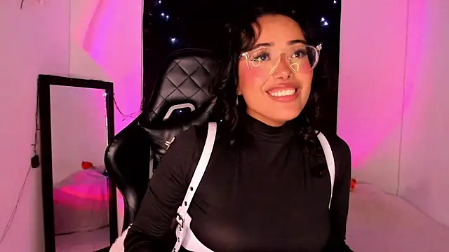 Snapshot of willow_poisson chatting on January 2025 11:27:02 PM willow poisson online show from January 2025 11:27:02 PM