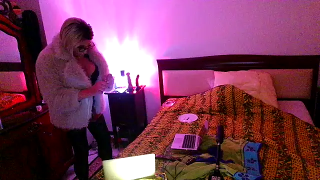 CharlotteVixxens online show from December 2025 01:02:01 AM