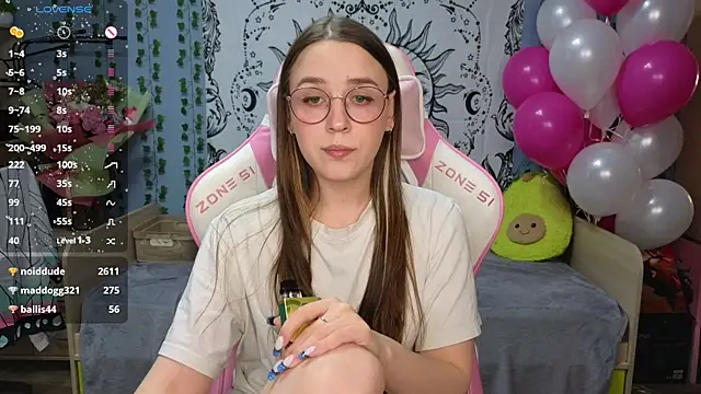 Snapshot of Sweet_frosti chatting on January 2025 06:00:01 AM Sweet frosti online show from January 2025 06:00:01 AM