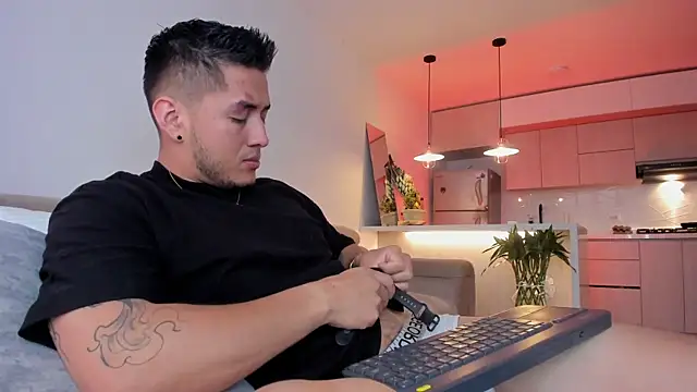 Chriskyle  online show from December 2024 01:28:01 PM