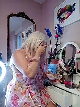 Snapshot of Lia_Roxx chatting on February 2025 04:17:02 PM Lia Roxx online show from February 2025 04:17:02 PM