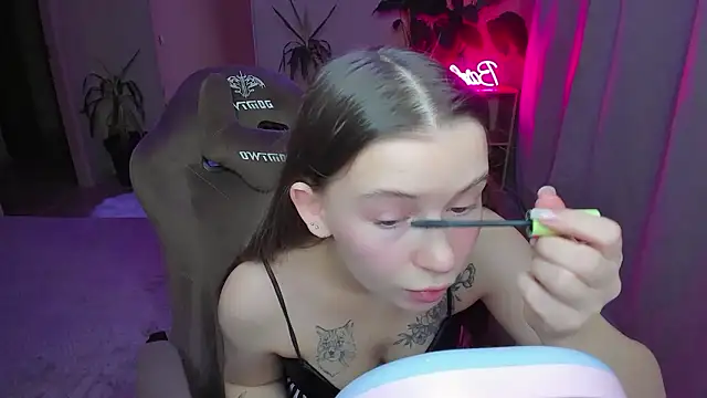 HelloRoxy online show from December 2024 06:33:01 PM