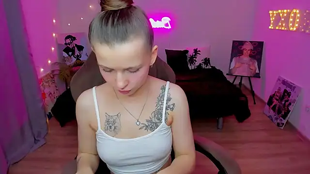 HelloRoxy online show from November 2025 07:15:02 PM