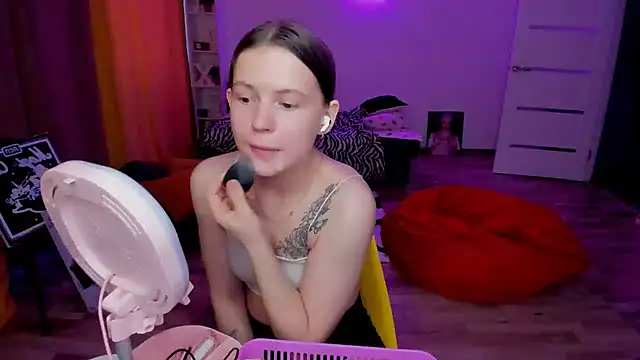 HelloRoxy online show from May 2026 04:01:02 PM