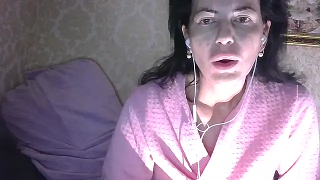 Snapshot of StunnigArt chatting on June 2026 01:11:01 AM StunnigArt online show from June 2026 01:11:01 AM