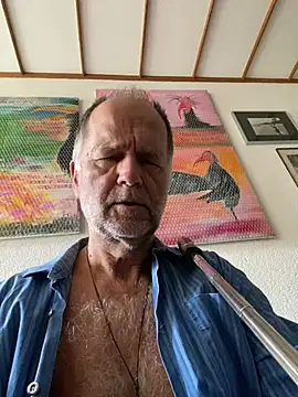Snapshot of artXhibitor chatting on May 2026 06:32:03 AM artXhibitor online show from May 2026 06:32:03 AM