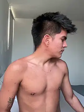 santiago 01 online show from December 2024 10:02:02 PM