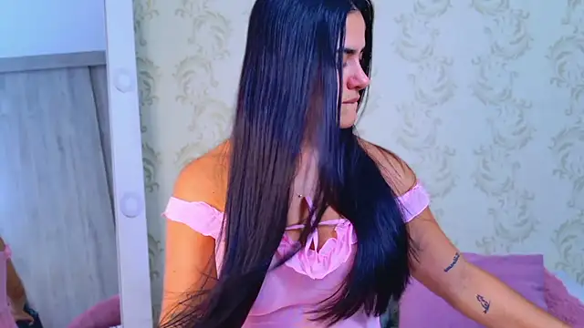 Snapshot of Bella_Fior chatting on February 2026 11:03:01 PM Bella Fior online show from February 2026 11:03:01 PM