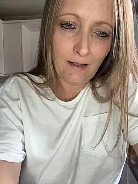 HoneyBluex online show from September 2025 11:54:01 AM