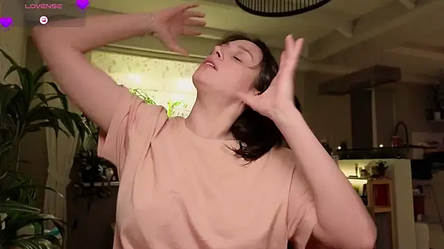 moon deity  online show from December 2024 02:11:01 PM