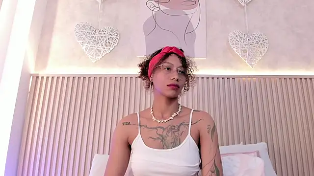 daiana curly online show from October 2025 07:52:01 PM