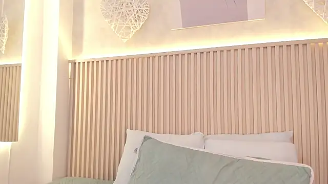 daiana curly online show from March 2026 04:35:02 PM