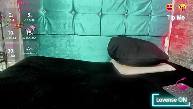 Cloee66 online show from December 2025 06:25:01 PM