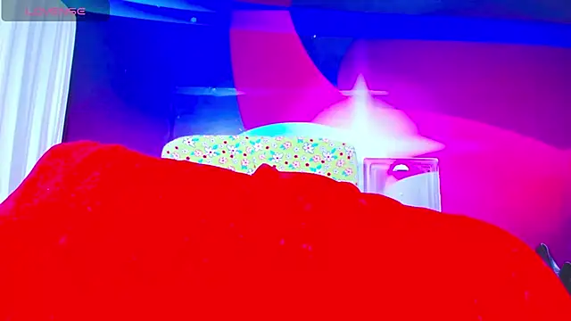 Cristalxxts online show from November 2025 05:03:01 PM