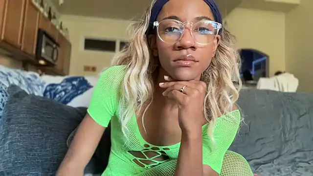 cutiesigh online show from October 2025 02:26:01 PM