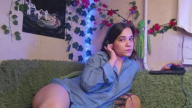 Tiny Witch online show from September 2025 11:26:02 PM