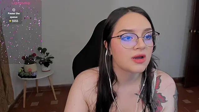 Snapshot of anaveleeez chatting on December 2024 02:56:02 AM anaveleeez online show from December 2024 02:56:02 AM