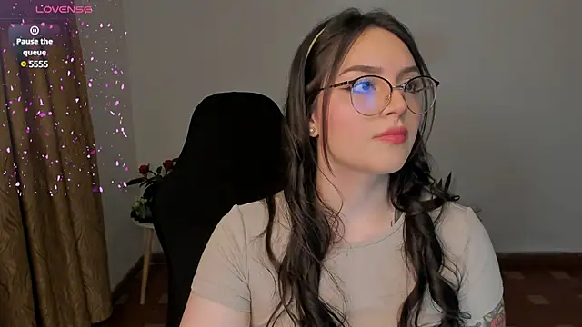 Snapshot of anaveleeez chatting on January 2025 01:21:01 AM anaveleeez online show from January 2025 01:21:01 AM