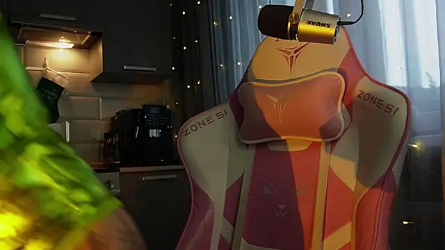 Snapshot of BOOLOCHKAA chatting on December 2024 08:33:02 AM BOOLOCHKAA online show from December 2024 08:33:02 AM