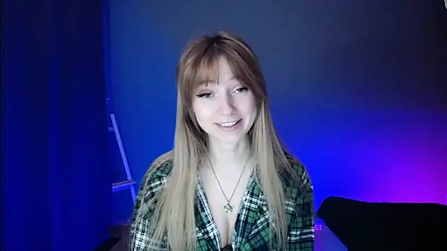 LuciaYoung online show from March 2025 07:40:01 PM