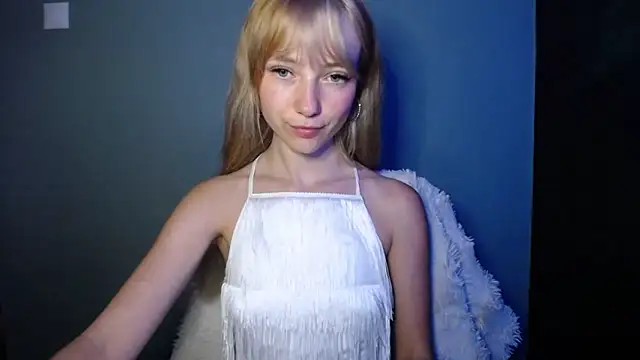 LuciaYoung online show from September 2025 06:24:02 AM