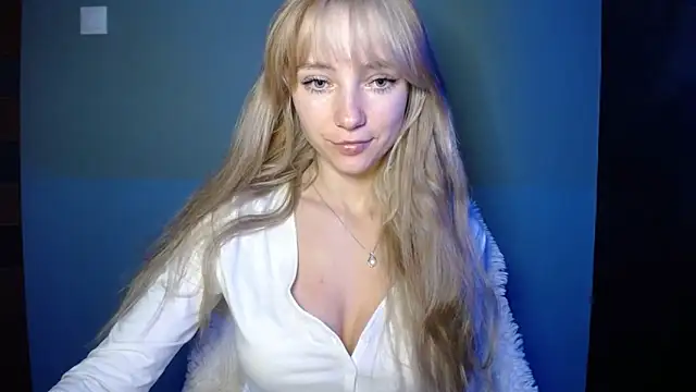 LuciaYoung online show from October 2025 05:28:01 AM