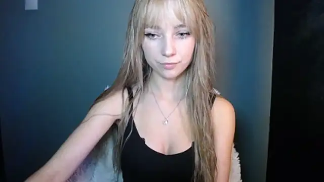 LuciaYoung online show from October 2025 06:48:01 PM