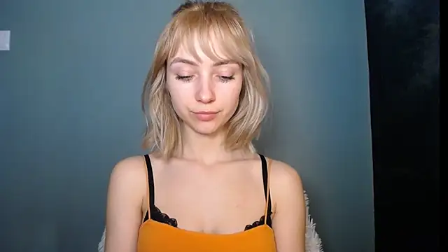 LuciaYoung online show from March 2026 01:30:01 PM