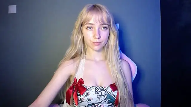 LuciaYoung online show from April 2026 07:23:01 PM