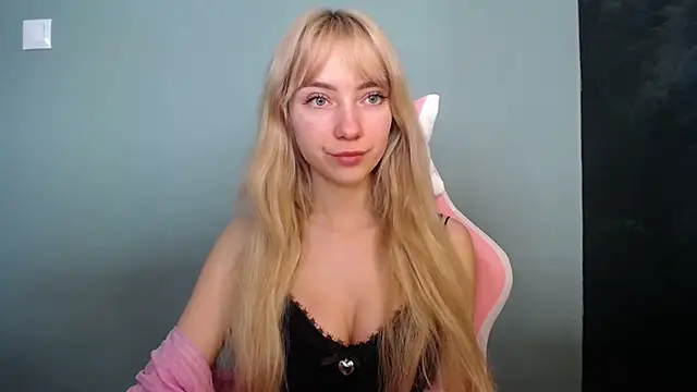 LuciaYoung online show from May 2026 06:31:02 AM