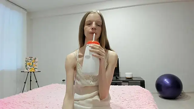 Snapshot of CarolHowward chatting on February 2026 04:05:02 AM CarolHowward online show from February 2026 04:05:02 AM