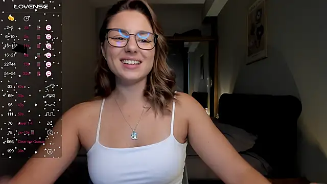 Snapshot of ThreeshaWhite chatting on October 2025 05:17:01 AM ThreeshaWhite online show from October 2025 05:17:01 AM