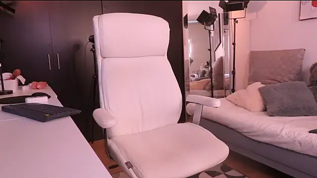 Anah s online show from December 2025 04:23:01 PM