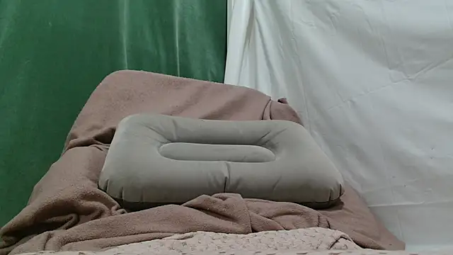 Snapshot of Luckyalice_4u chatting on February 2026 08:21:01 PM Luckyalice 4u online show from February 2026 08:21:01 PM