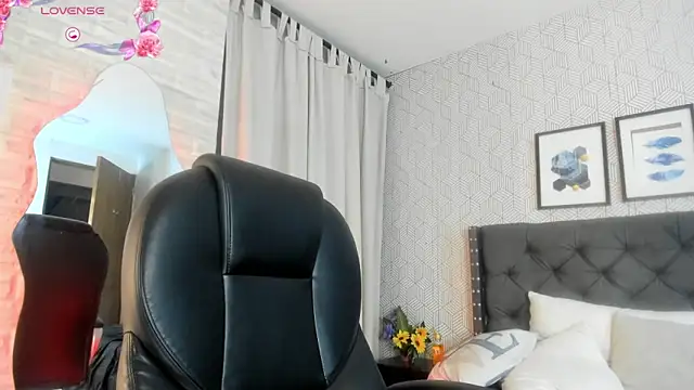 Snapshot of emma__smith1 chatting on February 2025 03:36:02 PM emma smith1 online show from February 2025 03:36:02 PM