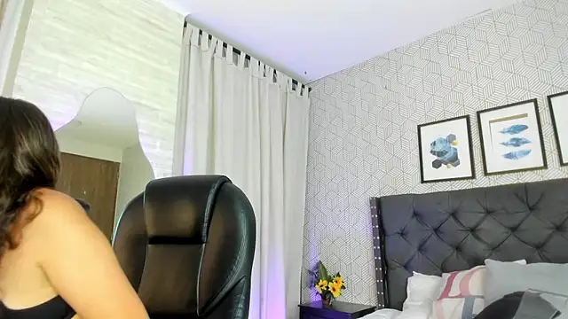 Snapshot of emma__smith1 chatting on February 2025 01:54:01 PM emma smith1 online show from February 2025 01:54:01 PM