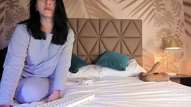 LIAH IZUMI online show from October 2025 10:45:01 AM