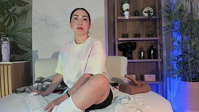 LIAH IZUMI online show from October 2025 01:11:01 PM